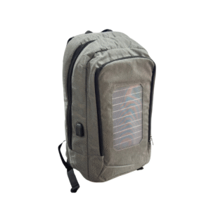 Mochila gris con panel solar, puerto USB y cable