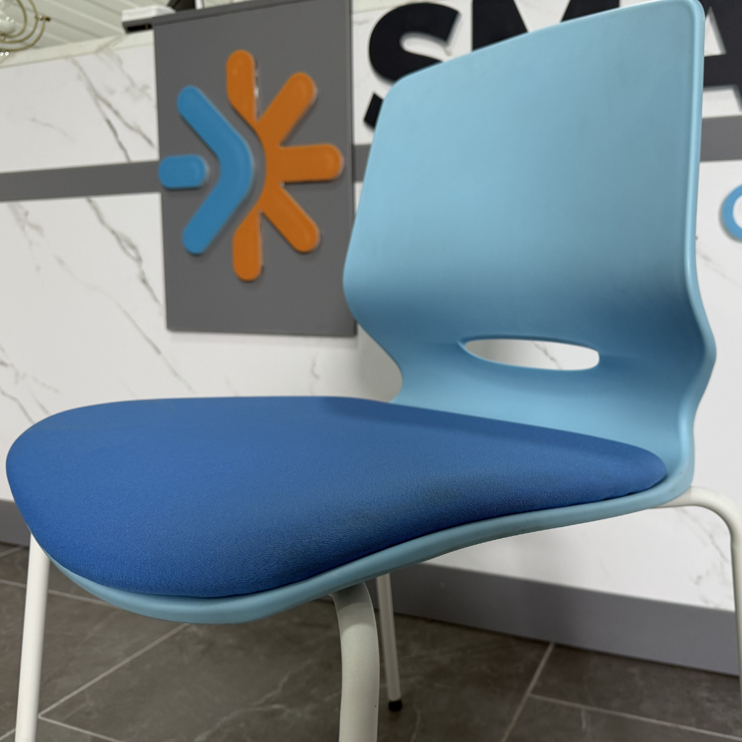 Silla de oficina ergonómica Seren, fija con patas metálicas, color azul 4