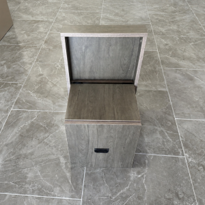 Silla plegable de pared de madera para calzado – MDF y acero, diseño moderno – marrón