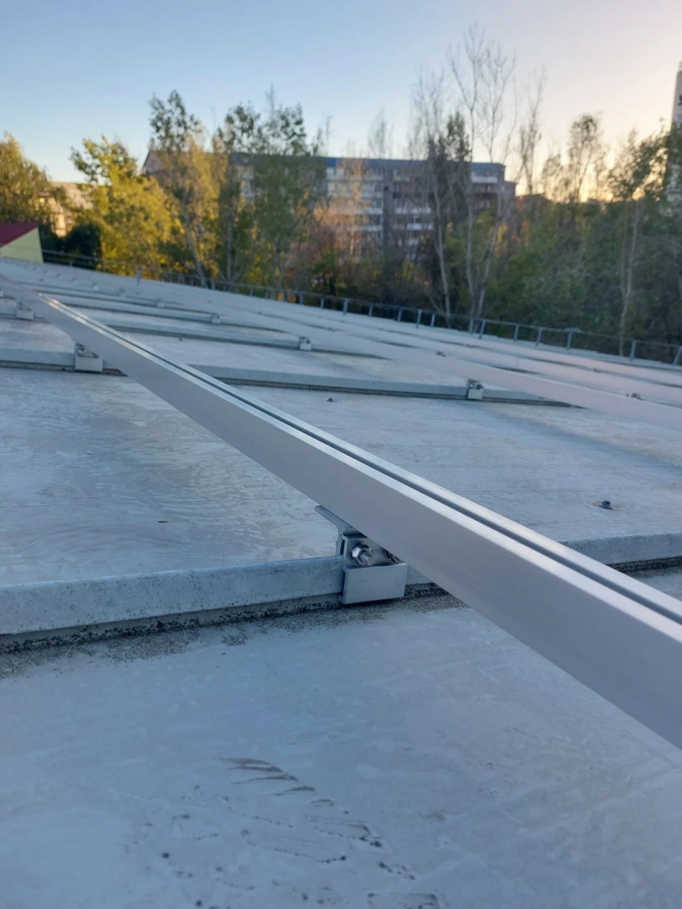 Abrazadera para tejados de chapa ondulada soportes para paneles solares fotovoltaicos 3