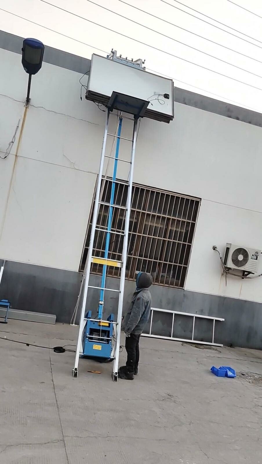 Elevador eléctrico de aluminio altura maxima 18 m con angulo variable + carro de transporte para paneles fotovoltaicos + carro de transporte de carga 5
