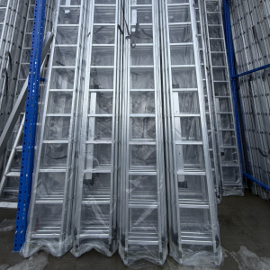 Escalera profesional de aluminio 3 tramos 3 x 14 peldaños