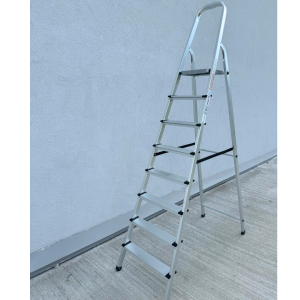 Escalera profesional plegable de aluminio – 8 peldaños – Estructura metálica resistente
