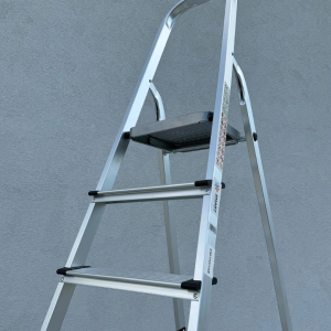 Escalera profesional plegable de aluminio – 8 peldaños – Estructura metálica resistente