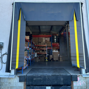 Fuelle de sellado térmico para muelles de carga con marco de aluminio