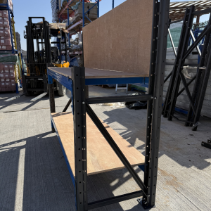 Mesa de trabajo industrial con panel de contrachapado 2000x600x1000