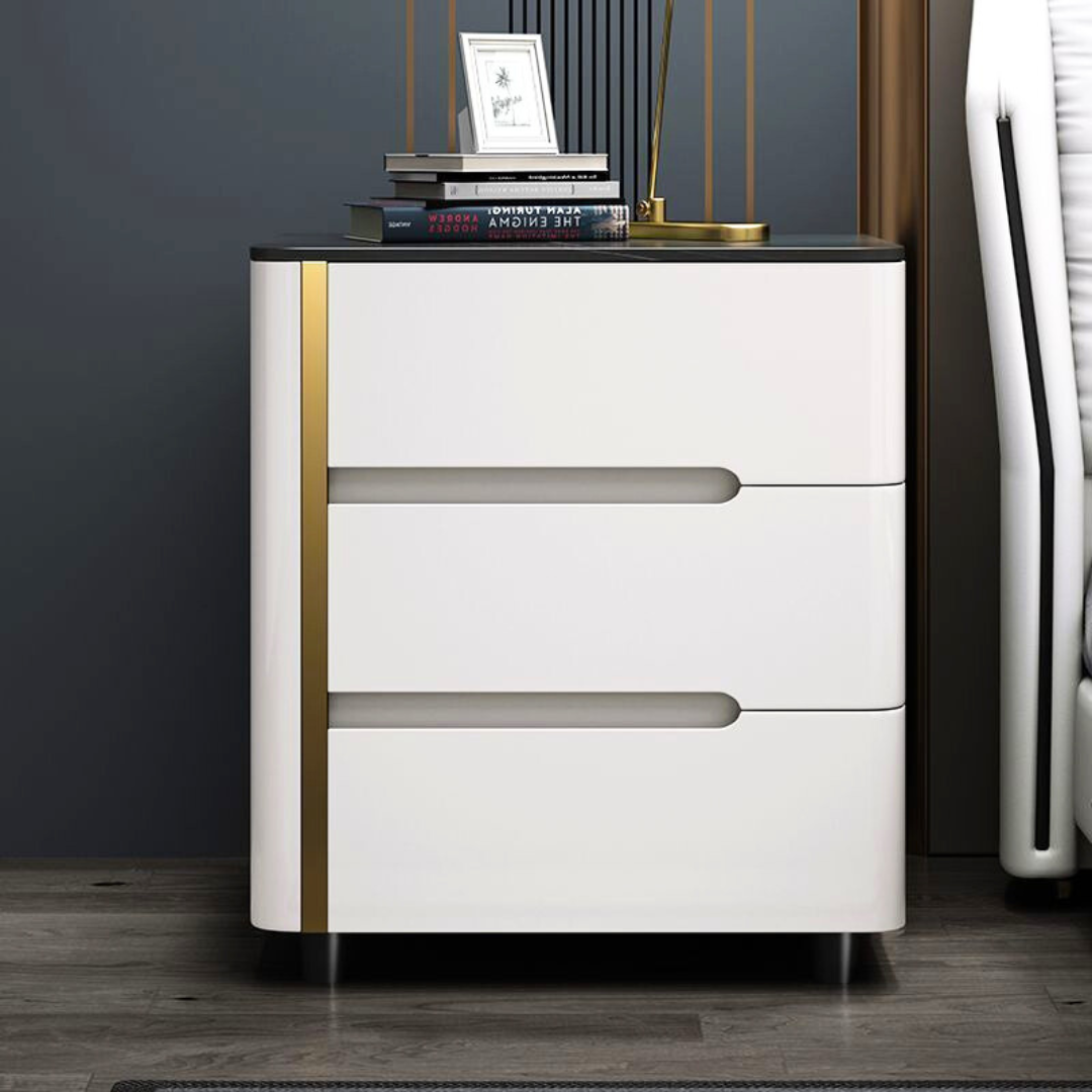 Mesita de noche pintada en color blanco de piedra sinterizada madera de roble y metal – con 3 cajones de almacenamiento 1 Mesita de noche pintada en color blanco de piedra sinterizada madera de roble y metal – con 3 cajones de almacenamiento