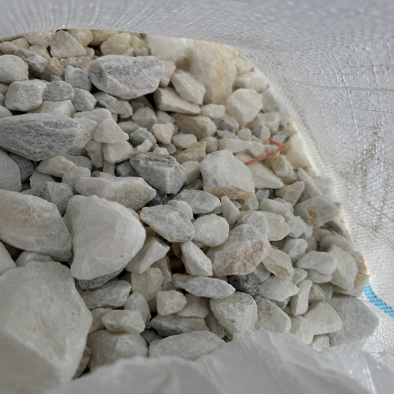 Mosaico decorativo blanco 15-30 mm por saco de 50 kg 1