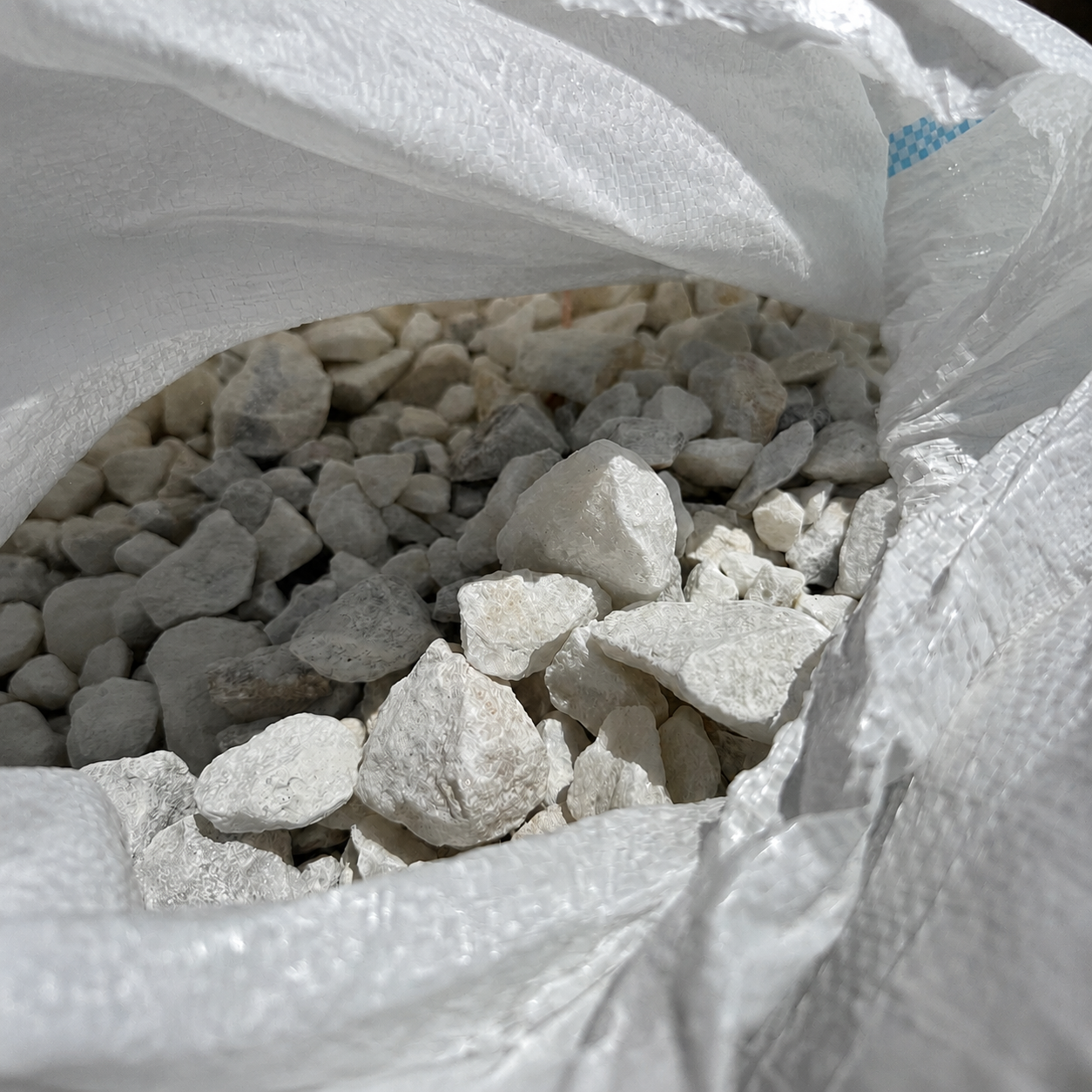 Mosaico decorativo blanco 15-30 mm por saco de 50 kg 2