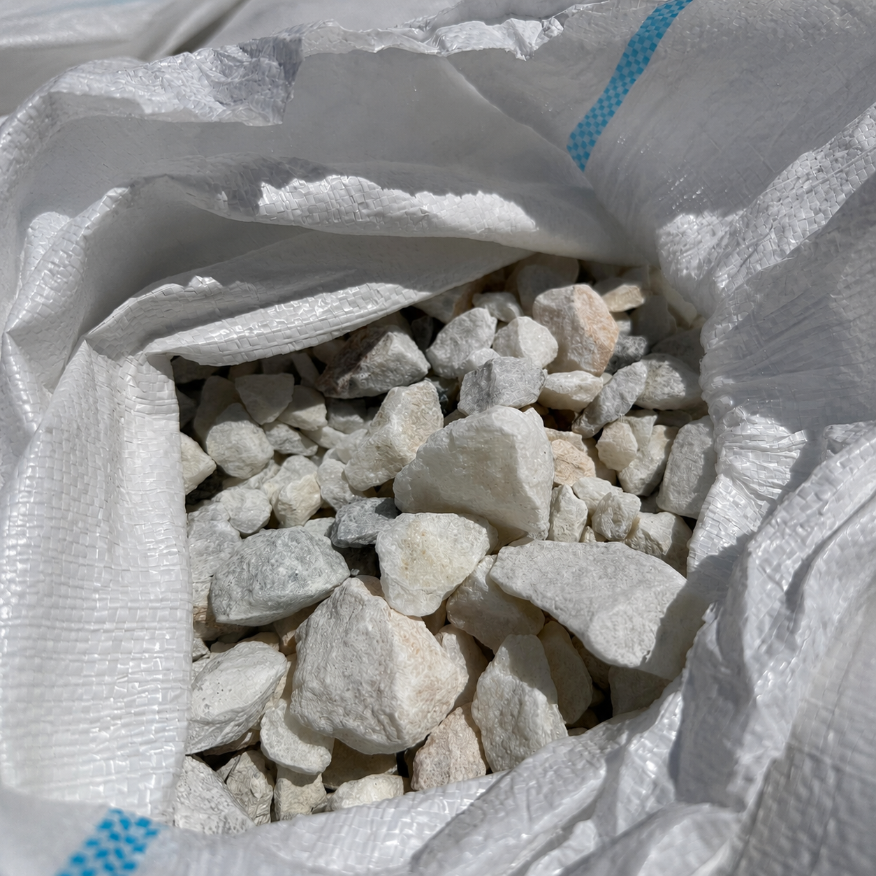 Mosaico decorativo blanco 15-30 mm por saco de 50 kg 3