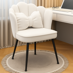 Silla PEARL – elegante con diseño curvado tapizada en tela y con patas de hierro