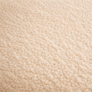 Sillón moderno bouclé beige – diseño elegante con respaldo curvado