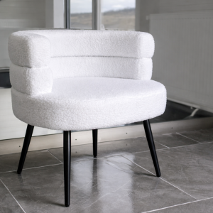 Sillón moderno bouclé blanco – diseño elegante con respaldo curvo