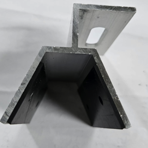Abrazadera para panel sandwich 75 mm +EPDM+4 tornillos autoperforantes