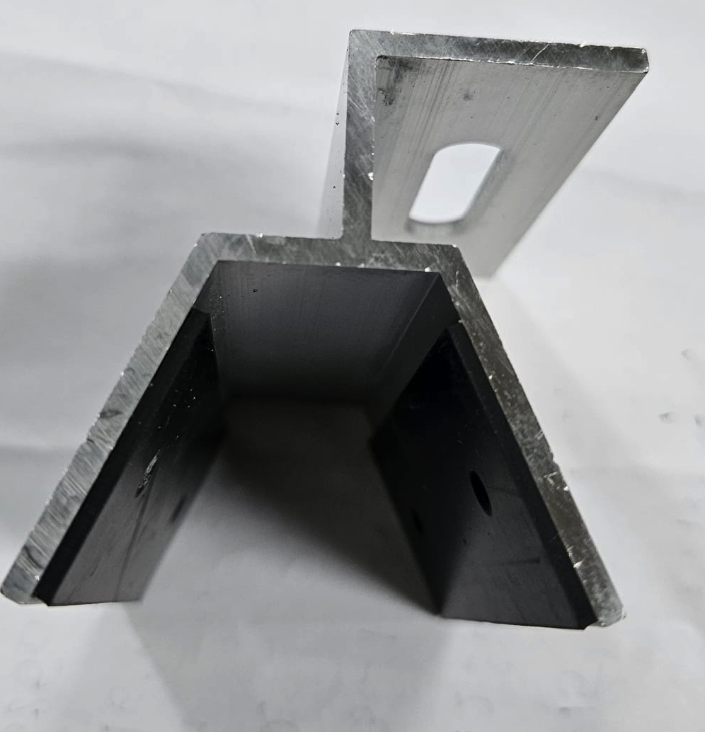 Abrazadera para panel sandwich 75 mm +EPDM+4 tornillos autoperforantes 5 Abrazadera para panel sandwich 75 mm +EPDM+4 tornillos autoperforantes