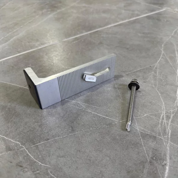Soporte en L con goma + tornillo autoperforante + tuerca D para paneles solares en tejados de chapa, 80×30 mm1