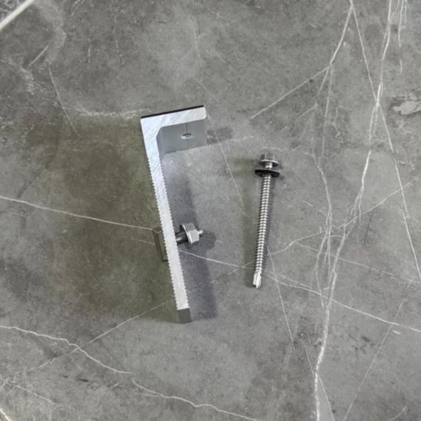 Soporte en L con goma + tornillo autoperforante + tuerca D para paneles solares en tejados de chapa, 80×30 mm2
