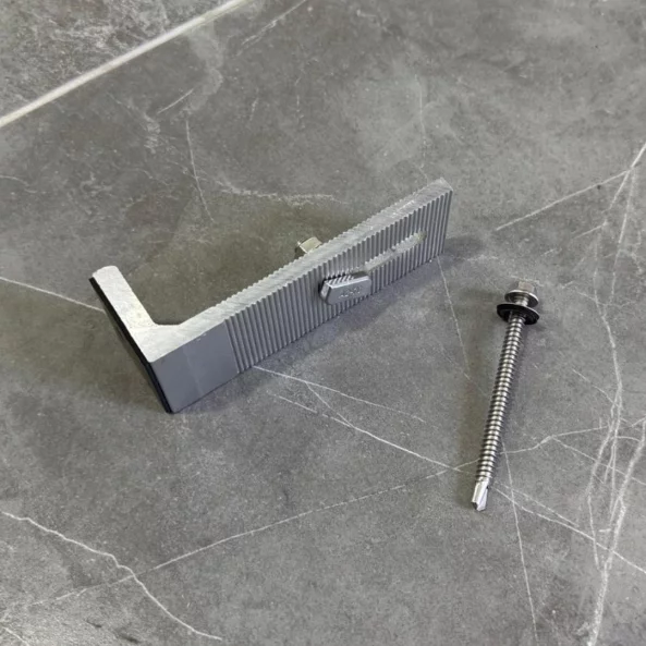 Soporte en L con goma + tornillo autoperforante + tuerca D para paneles solares en tejados de chapa, 80×30 mm3